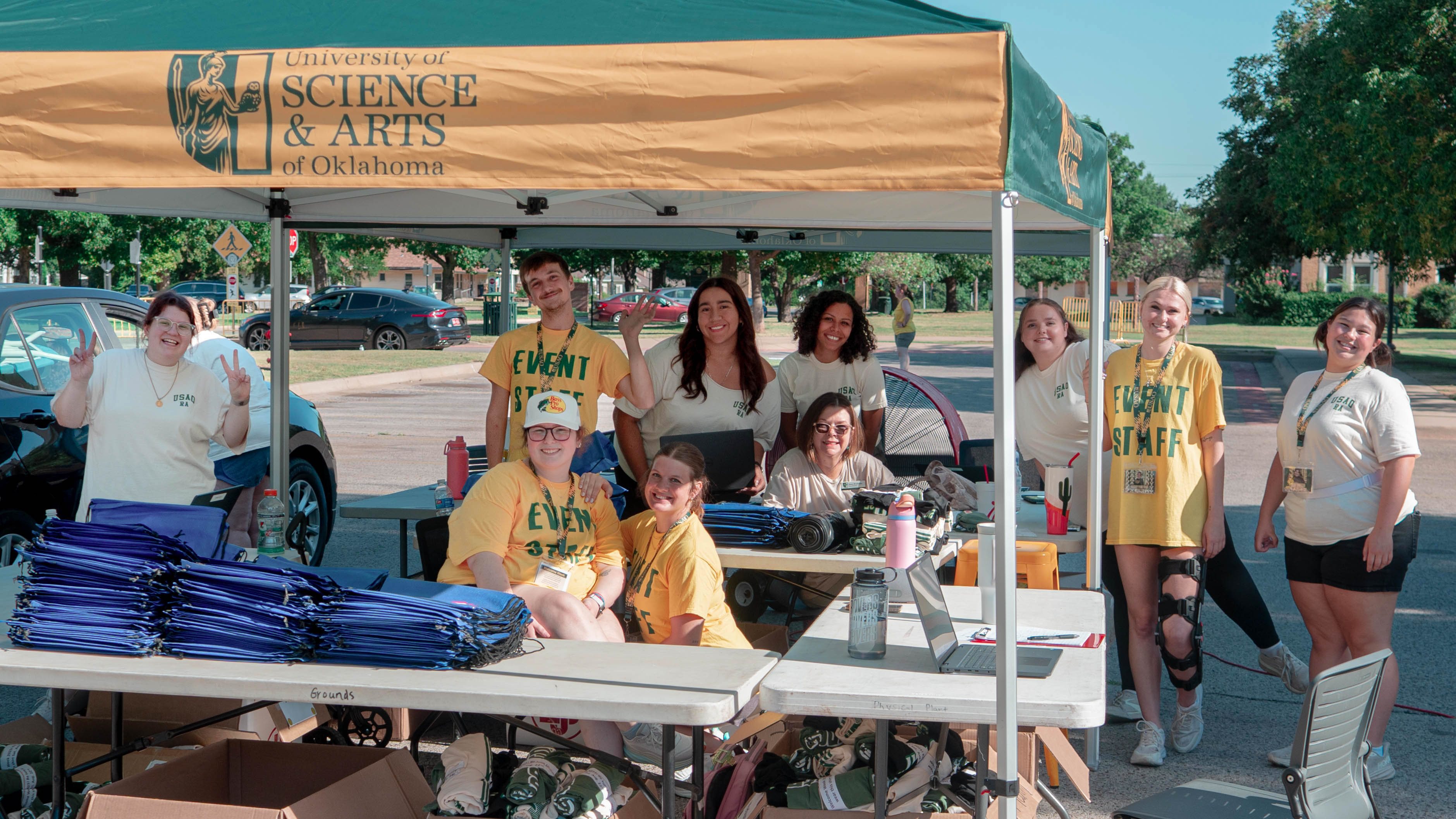 USAO's Amazing Move-in Team